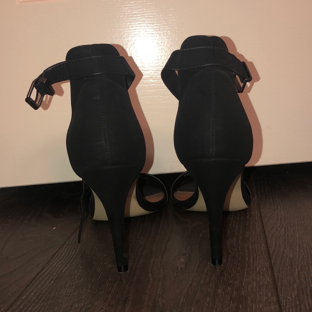 Black madden girl (roughly) four inch heel - Picture 2 of 3